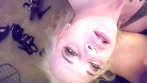 Hot blonde gets her ass pissing on table and getting fucked