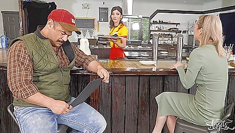 Hot pornstar giving a facial and some good anal sex