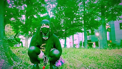 Transsexual brunette gives a nice blowjob and fucks her pussy